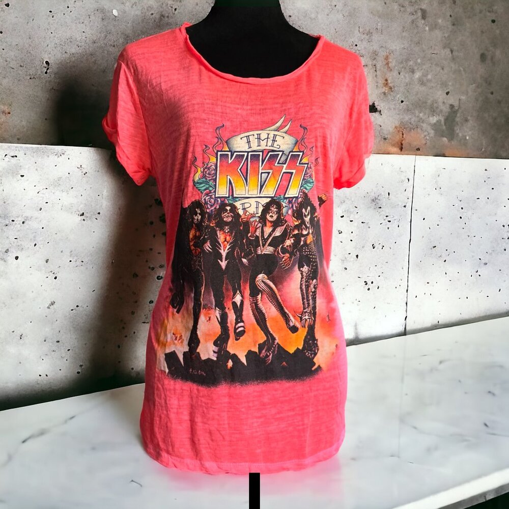 KISS ( M ) Coral Medium T-Shirt Short Sleeve Crew Neck Raw Edge
